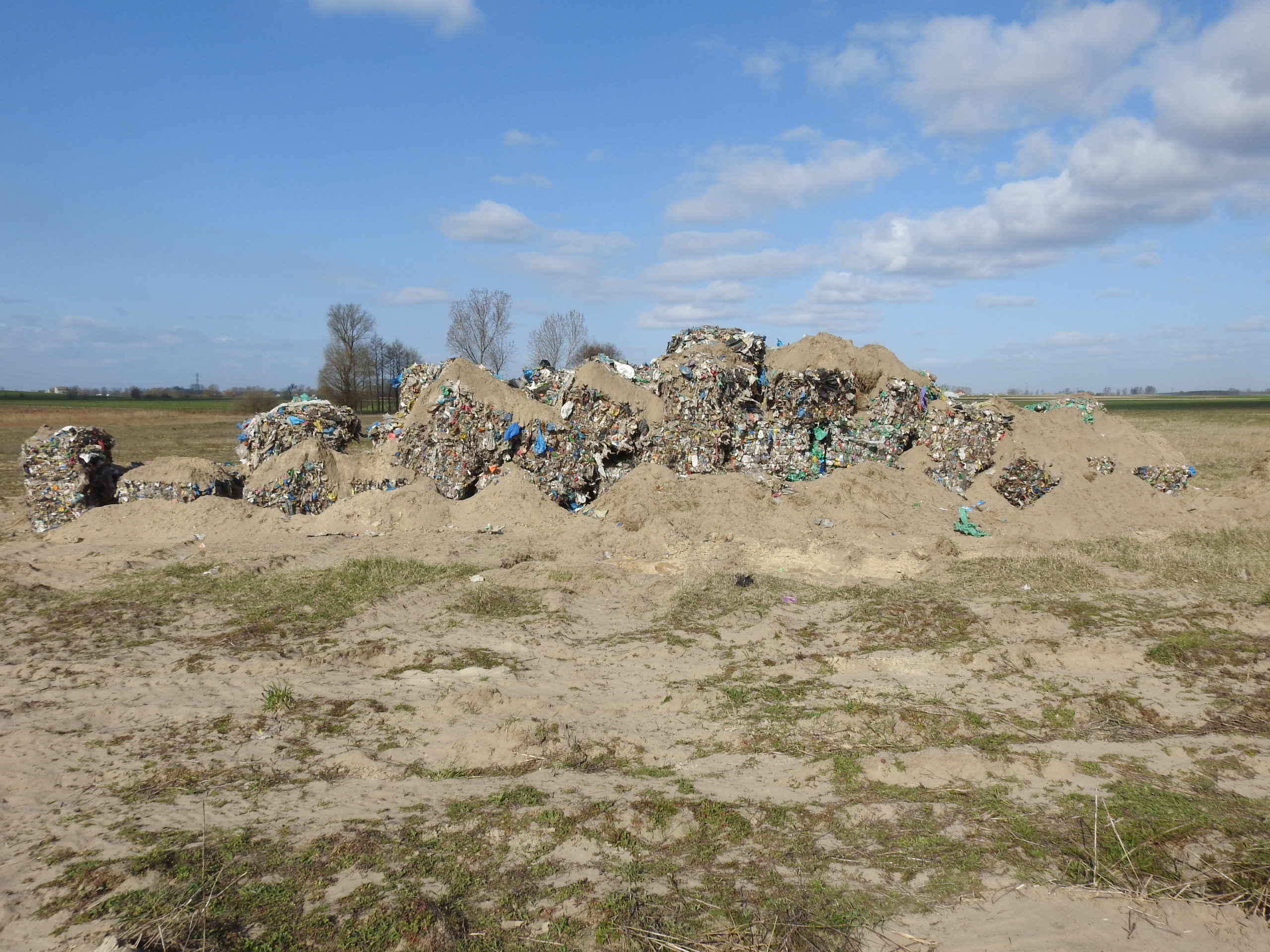 Ujawnienie porzuconych odpadów w miejscowości Berlinek