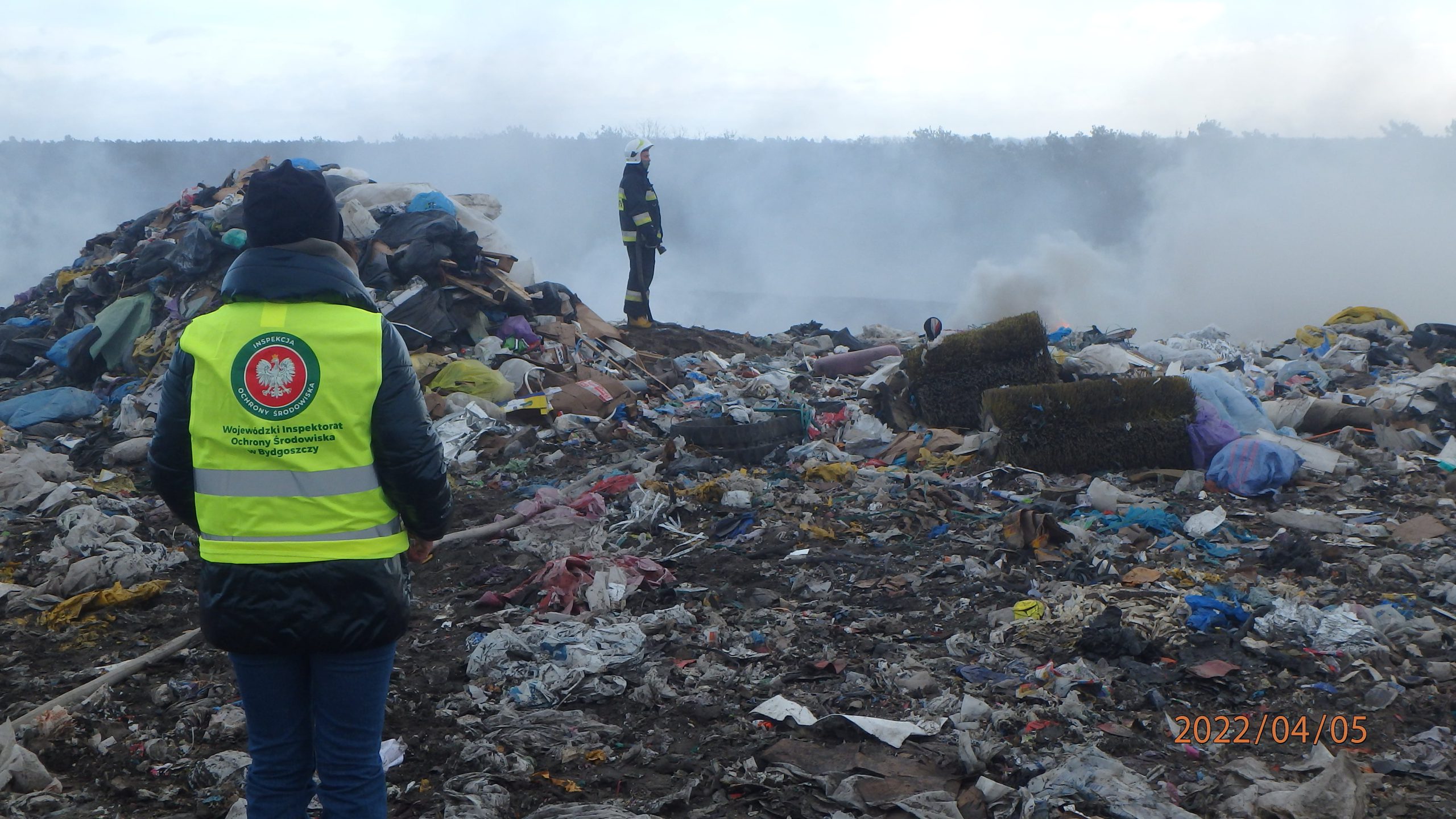 Pożar na składowisku odpadów w Toruniu