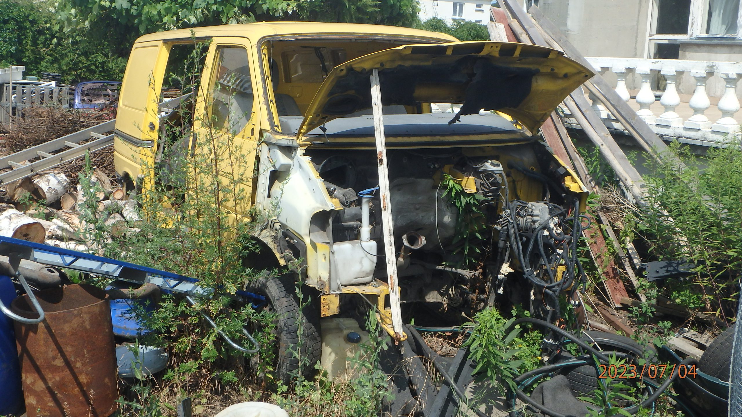 Nielegalny demontaż pojazdów w miejscowości Świerkocin